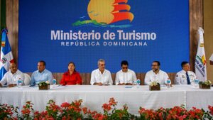 Gobierno impulsa el turismo en Constanza con la inauguración de la carretera que conduce a Salto de Aguas Blancas