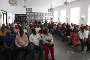 Gobernadora Claritza Rochtte y Rafael Burgos Gómez entregan viviendas a familias reubicadas en Imbert