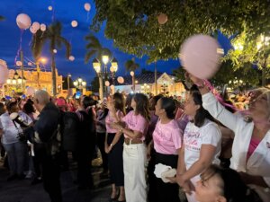 Gobernadora Claritza Rochtte participa en emotiva misa contra el cáncer en Puerto Plata
