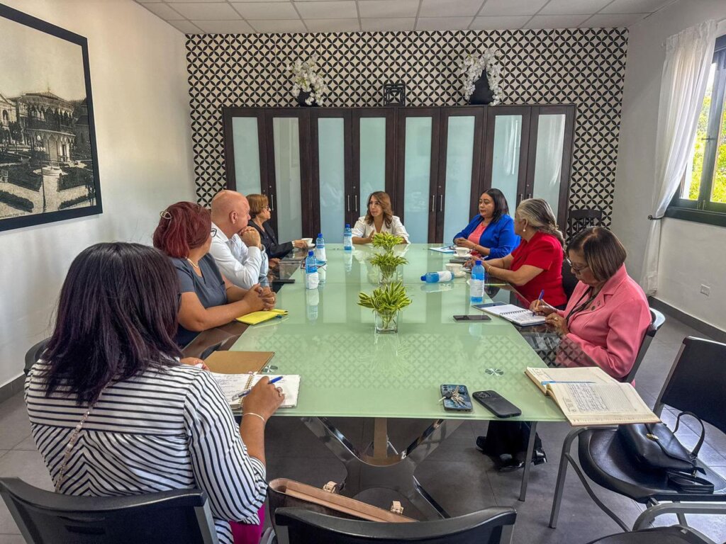 Gobernadora Claritza Rochtte impulsa acciones a favor de la salud mental en Puerto Plata