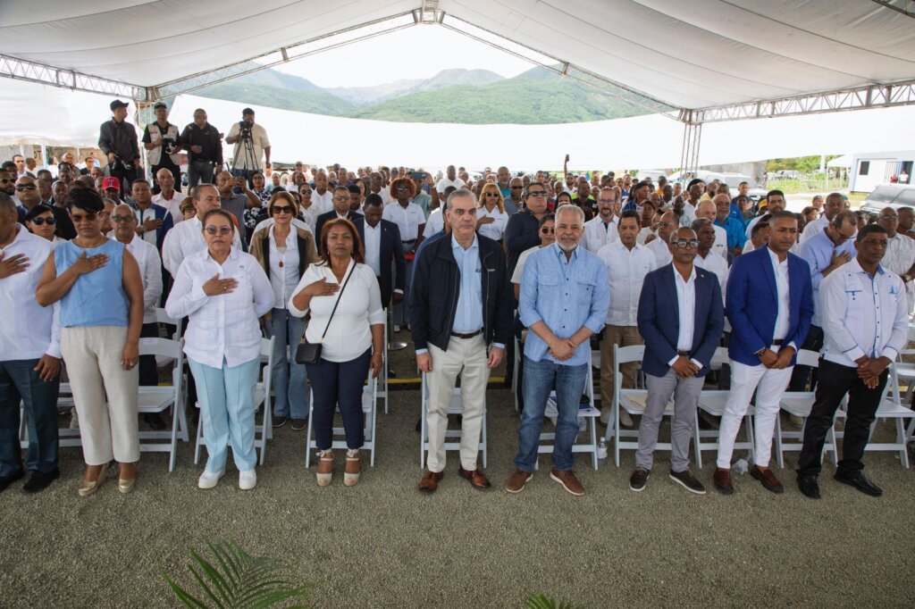 Tras más de 50 años de espera, presidente Abinader inaugura las carreteras Vallejuelo–Batista, Vallejuelo–Río Arriba Sur y Los Arroyos–Sabaneta, para transformar la movilidad de más de 18,000 habitantes de San Juan