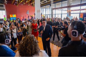 El ministro David Collado lanza en Colombia la plataforma “Conoce el Paraíso”.