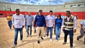 Collado supervisa trabajos en la Plaza multiuso cultural seibana
