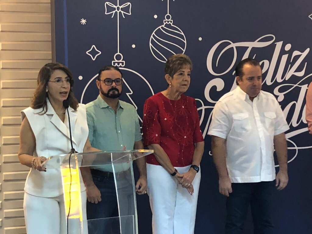 Gobernadora Claritza Rochtte participa en encuentro navideño junto al ministro José Ignacio Paliza y autoridades de Puerto Plata