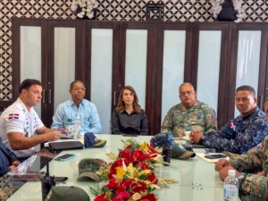 Gobernadora Claritza Rochtte lidera encuentro para fortalecer la seguridad en Puerto Plata