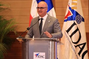 70% califica a Igor Rodríguez como un funcionario eficiente según encuesta
