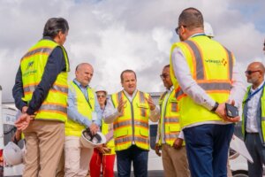 Ministro Paliza supervisa avances de nueva terminal y sistema de equipajes del AILA
