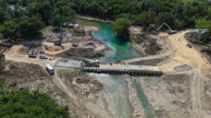Gobierno habilitará en tiempo récord tránsito con nuevo badén sobre el río Camú