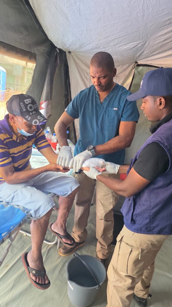 Puertoplateño integra brigada dominicana que brinda asistencia médica en Venezuela