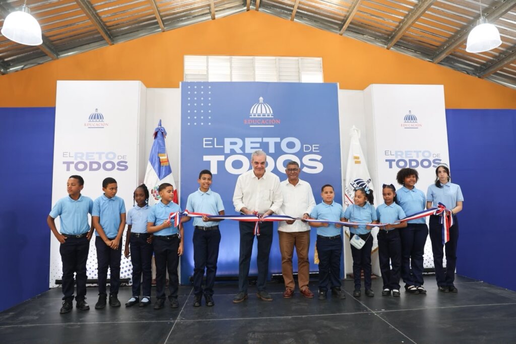 Presidente Abinader entrega nuevas escuelas y un liceo en Puerto Plata en beneficio de más de 3,200 estudiantes