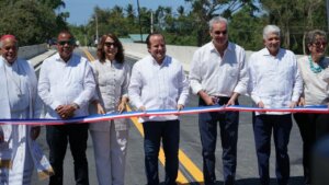 Gobernadora claritza rochtte acompaña al presidente Abinader en Jornada de inauguraciones en Puerto Plata